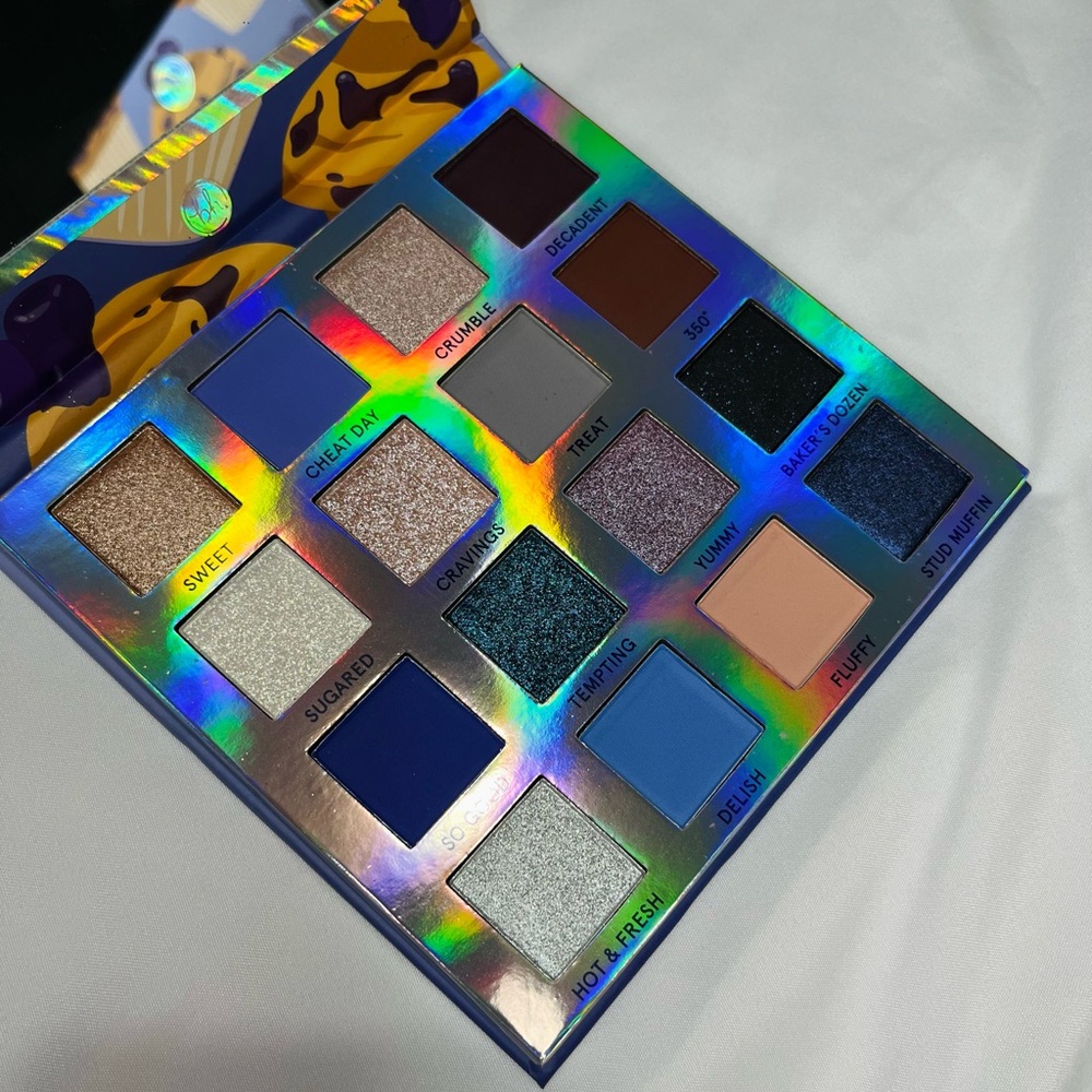 Eyeshadow Palette | BH Cosmetics Weekend Vibes | 16 Shades - Picture 7 of 9